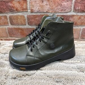 Birkenstock 37 regular fit footprint boots women’s Sz 6